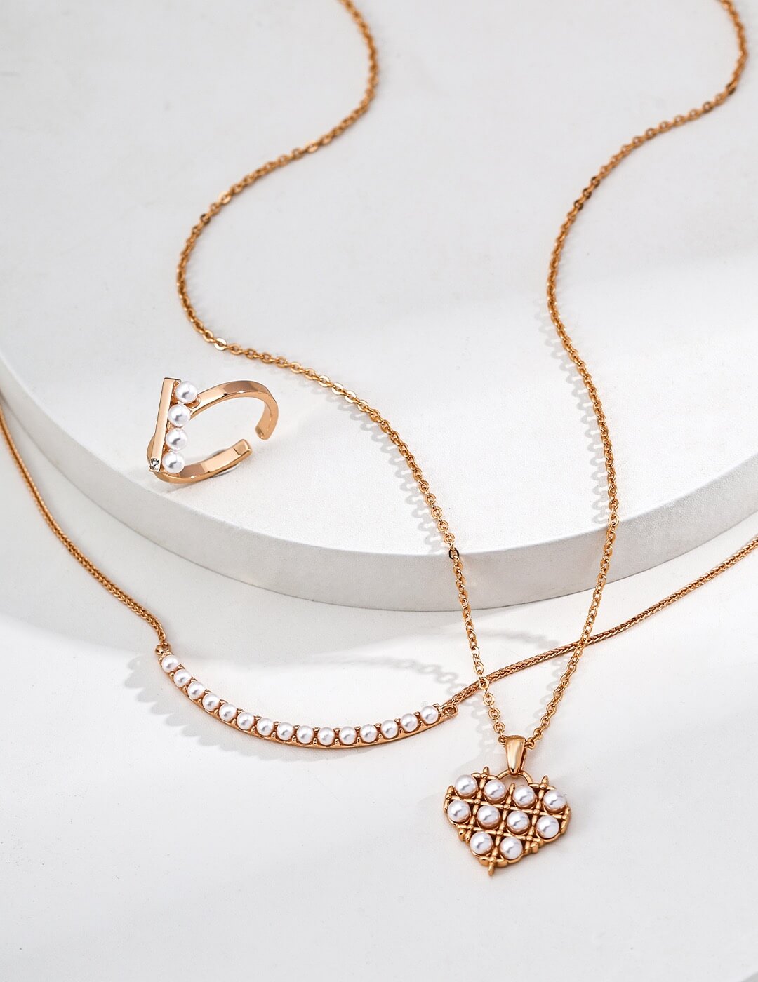 Minimalist Natural Pearl Necklace
