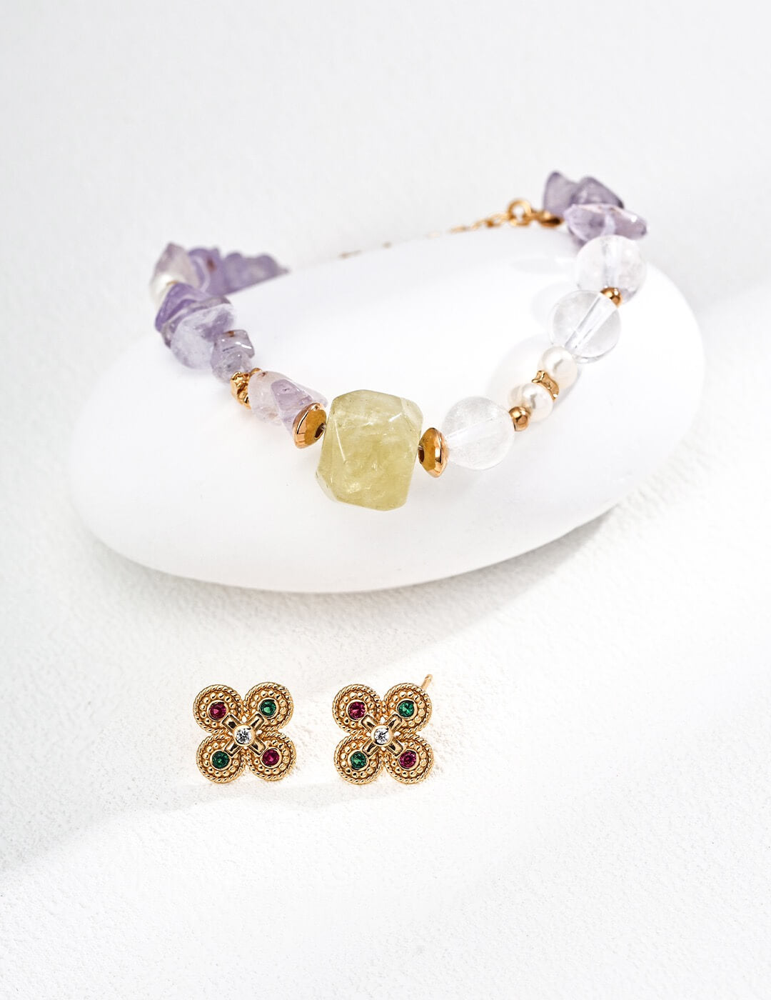 Trendy Vintage Zircon Earrings