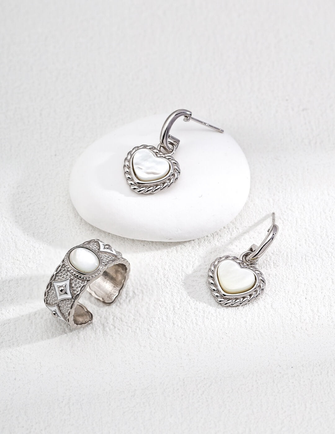 Elegant Vintage Heart Earrings with White Mother-of-Pearl, S925 Gold-Plated